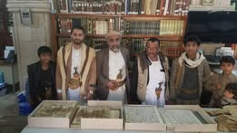 زار ا رئيس الهيئة العامة للآثار والمخطوطات والمتاحف مكتبة الأوقاف التابعة للجامع الكبير في صنعاء  - صورة إضافية 2